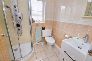 Ensuite- click for photo gallery